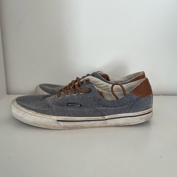 Tommy Hilfiger Gray Canvas Sneakers with Brown Accents - Picture 4 of 6